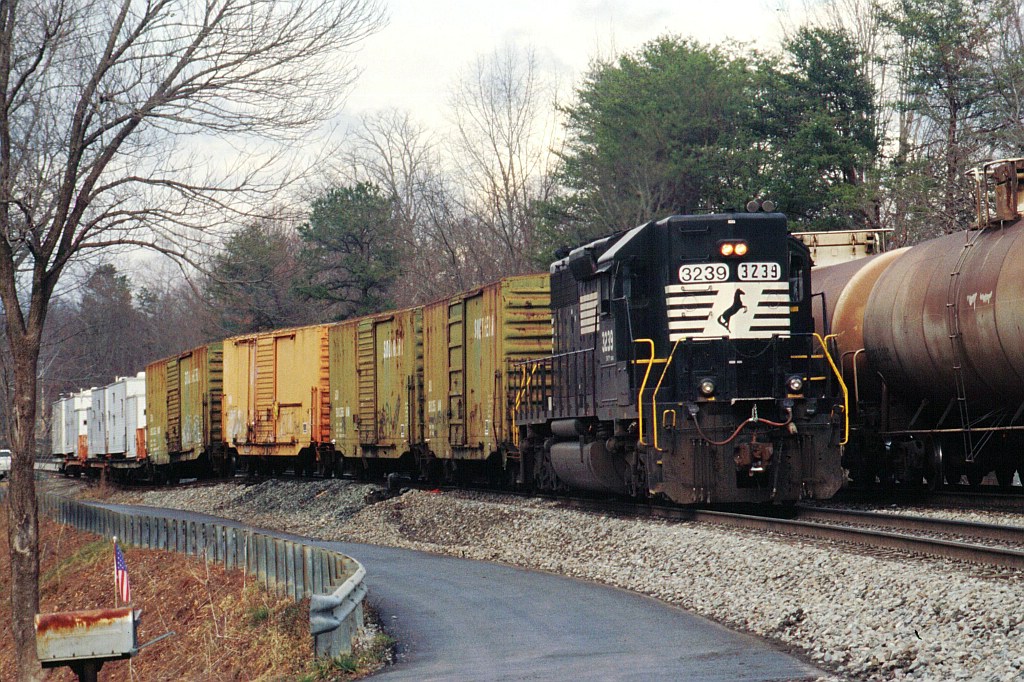 MOW train tucks in the siding